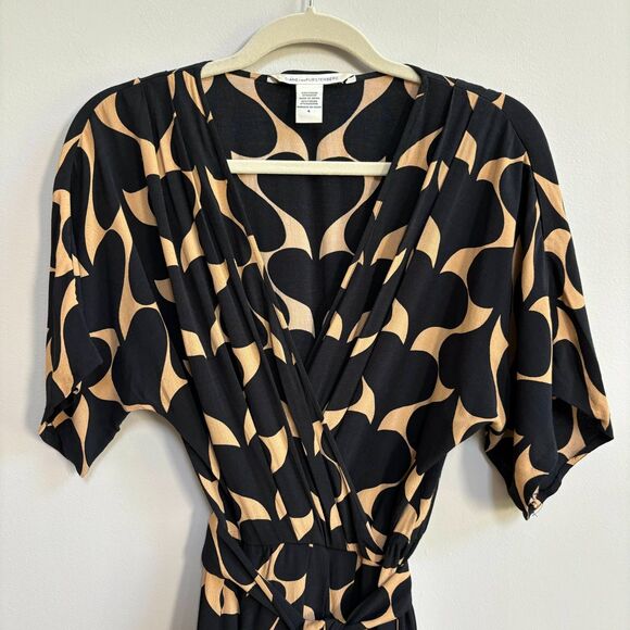 Diane Von Furstenberg Genevieve Spade Graphic Print Dress 6 Faux Wrap Black Tan - Picture 3 of 12